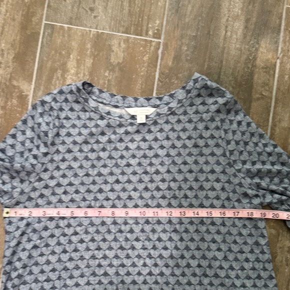 LC Lauren Conrad Navy heart Patterned trumpet sleeve Blouse - Picture 8 of 9